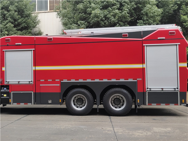 汕德卡12噸消防車